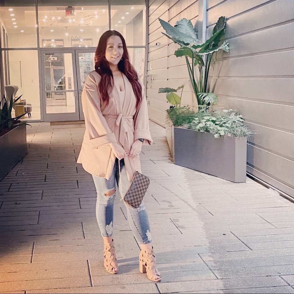 Taupe 2piece oversized blazer & biker short set. - Picture 3 of 5